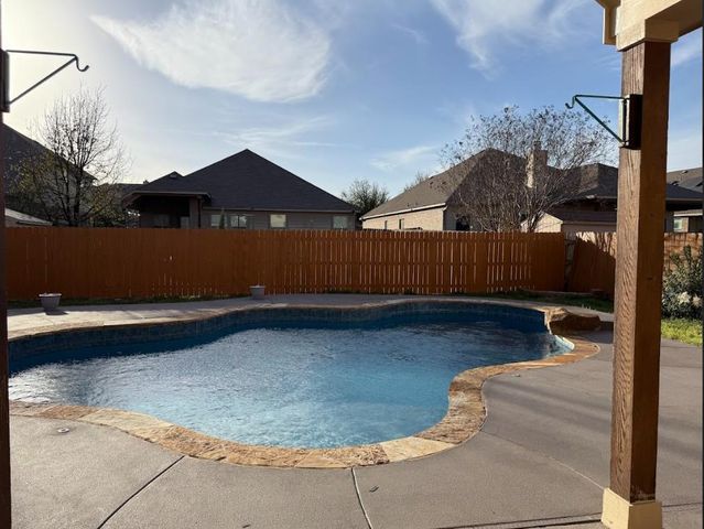 117 E Emory Fields DR, Hutto, TX 78634