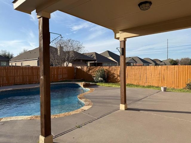 117 E Emory Fields DR, Hutto, TX 78634