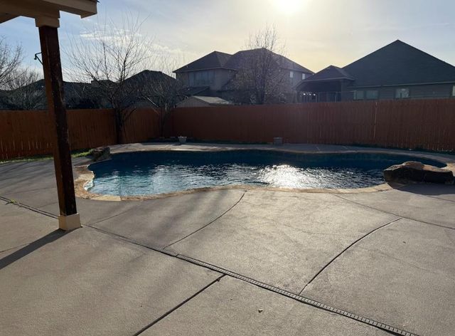 117 E Emory Fields DR, Hutto, TX 78634