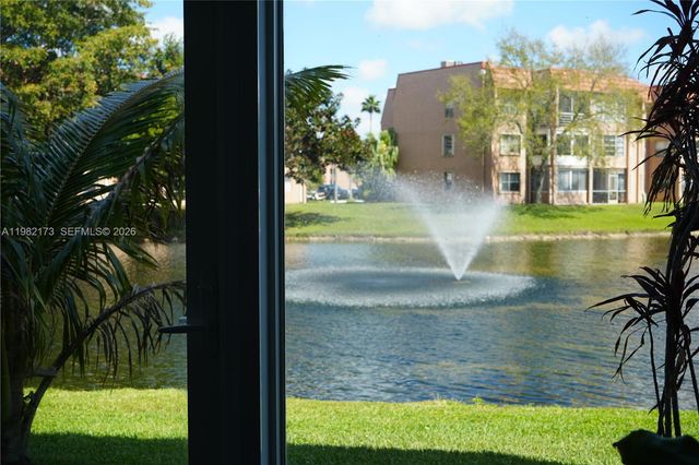 9900 Sunrise Lakes Blvd 107, Sunrise, FL 33322