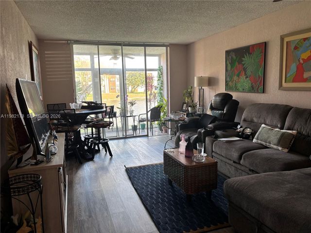 9900 Sunrise Lakes Blvd 107, Sunrise, FL 33322