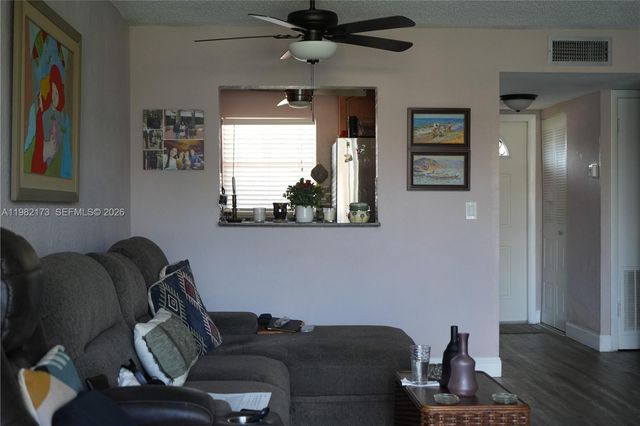 9900 Sunrise Lakes Blvd 107, Sunrise, FL 33322