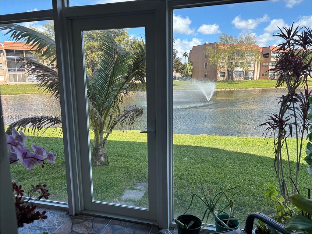 Image 9 of property listing at 9900 Sunrise Lakes Blvd 107, Sunrise, FL 33322