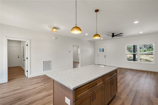 125 Cambridge Lane, Pendleton, SC 29670