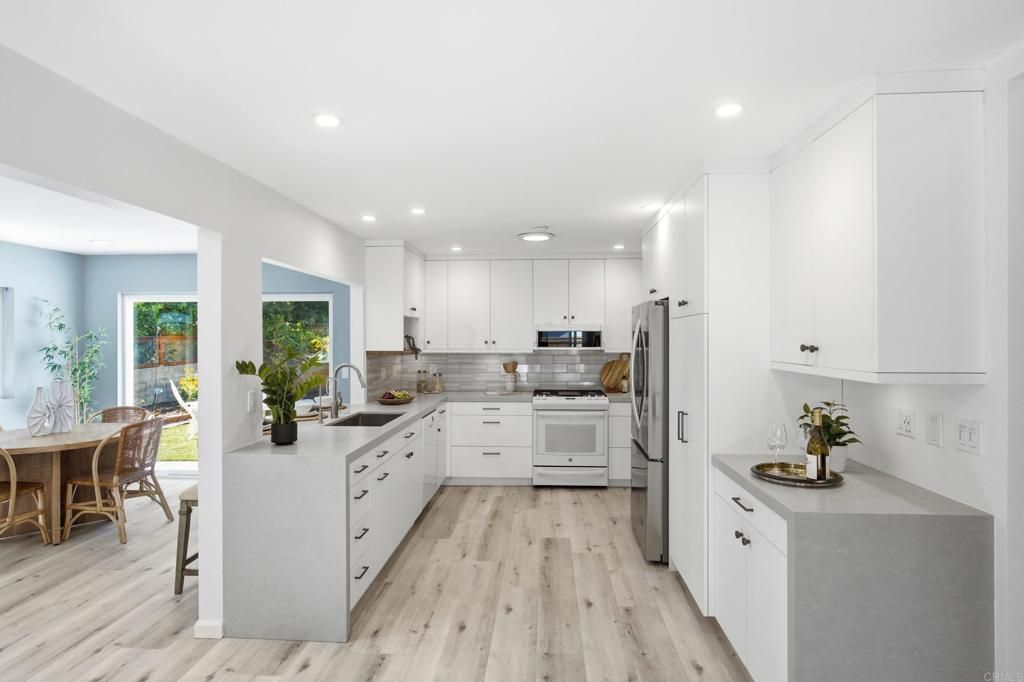 Image 14 of property listing at 207 Hickoryhill Drive, Encinitas, CA 92024