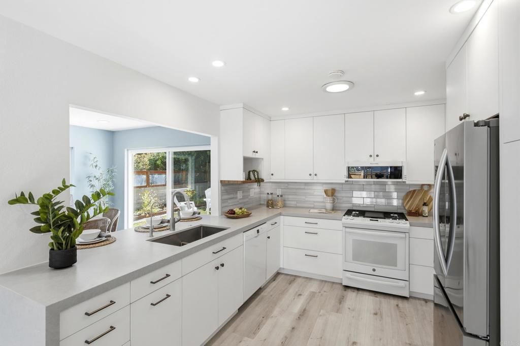Image 15 of property listing at 207 Hickoryhill Drive, Encinitas, CA 92024