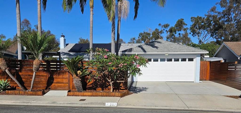 Image 2 of property listing at 207 Hickoryhill Drive, Encinitas, CA 92024