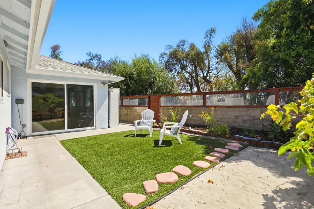 Image 25 of property listing at 207 Hickoryhill Drive, Encinitas, CA 92024