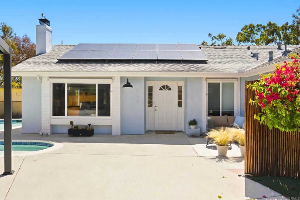 Image 3 of property listing at 207 Hickoryhill Drive, Encinitas, CA 92024
