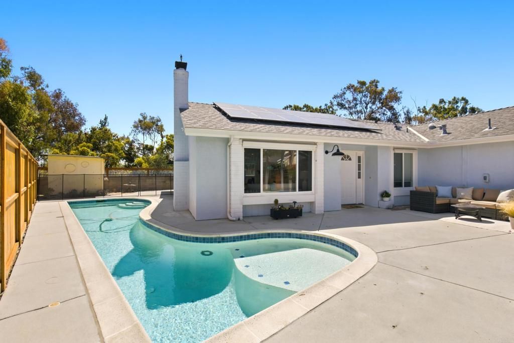 Image 4 of property listing at 207 Hickoryhill Drive, Encinitas, CA 92024