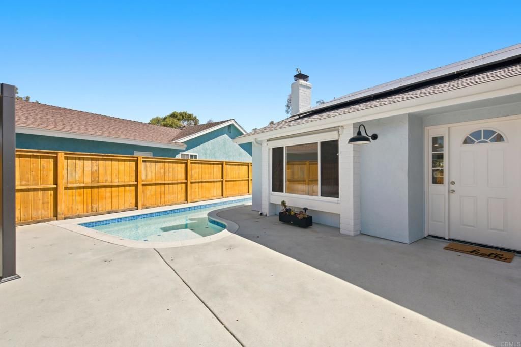 Image 6 of property listing at 207 Hickoryhill Drive, Encinitas, CA 92024