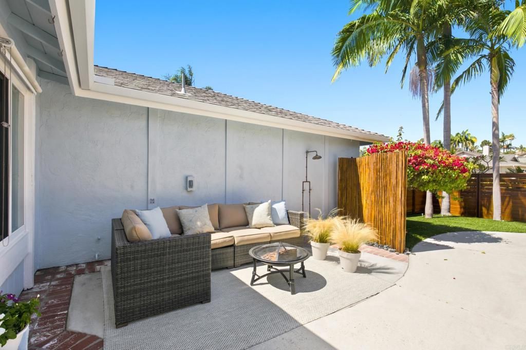 Image 7 of property listing at 207 Hickoryhill Drive, Encinitas, CA 92024