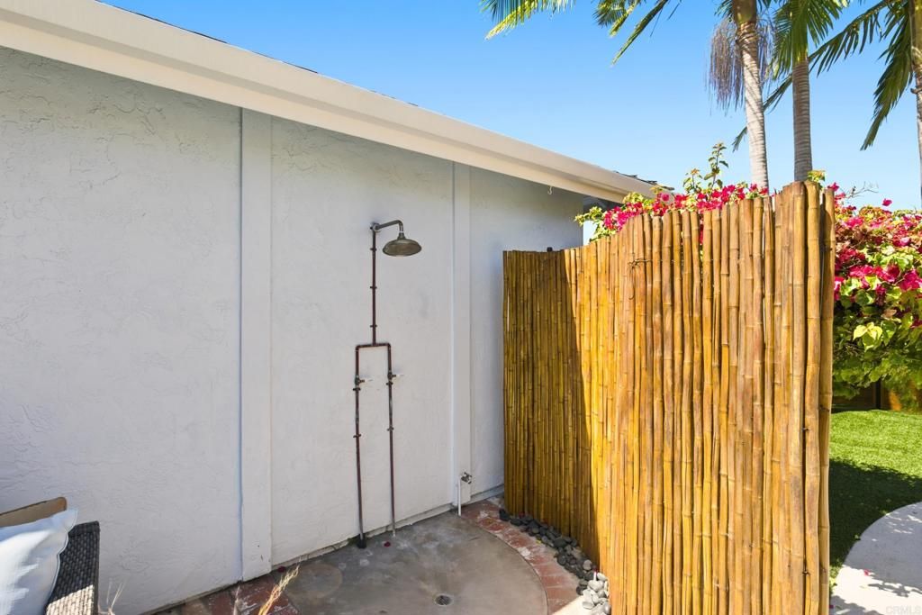 Image 8 of property listing at 207 Hickoryhill Drive, Encinitas, CA 92024