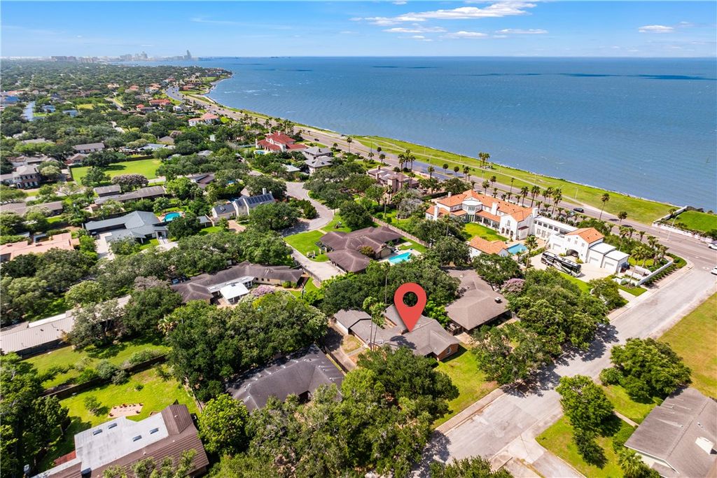 218 Mitchell St, Corpus Christi, TX 78411 — photo 4
