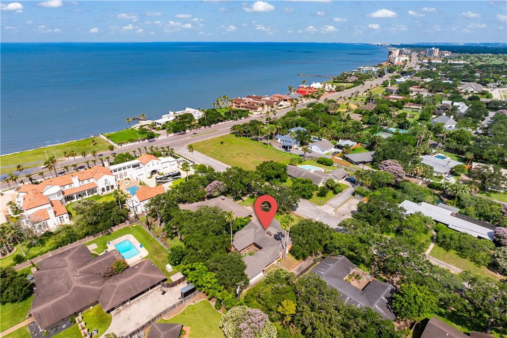 218 Mitchell St, Corpus Christi, TX 78411 — photo 5