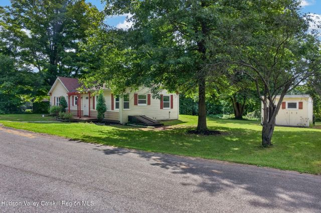 33 Warren Myers Road, Saugerties, NY 12477