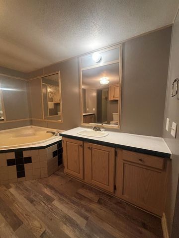 7684 S Sh 75 44, Huntsville, TX 77340