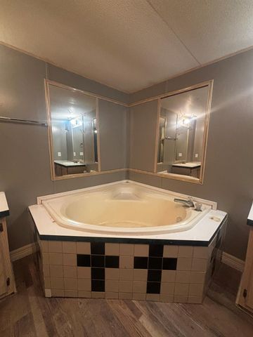 7684 S Sh 75 44, Huntsville, TX 77340
