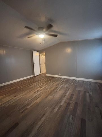 7684 S Sh 75 44, Huntsville, TX 77340