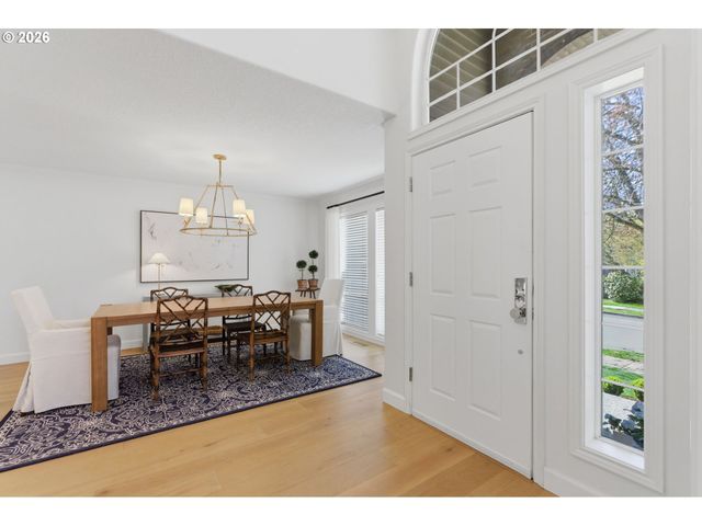 19724 BENNINGTON Ct, West Linn, OR 97068