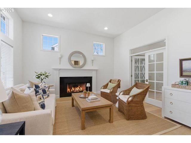 19724 BENNINGTON Ct, West Linn, OR 97068