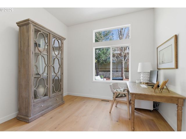 19724 BENNINGTON Ct, West Linn, OR 97068