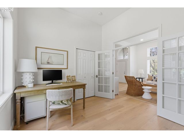 19724 BENNINGTON Ct, West Linn, OR 97068