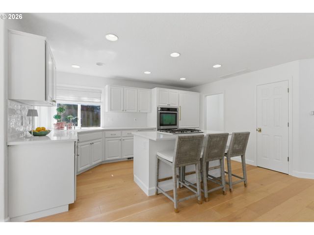 19724 BENNINGTON Ct, West Linn, OR 97068