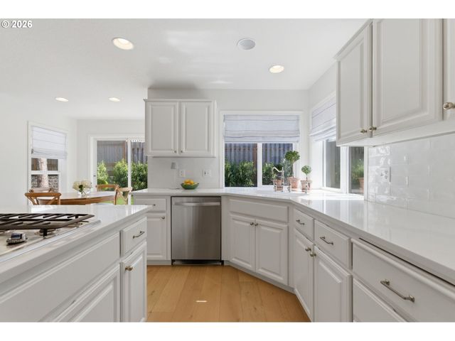 19724 BENNINGTON Ct, West Linn, OR 97068