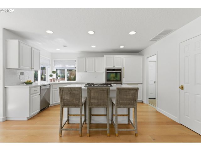 19724 BENNINGTON Ct, West Linn, OR 97068