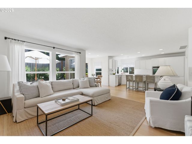 19724 BENNINGTON Ct, West Linn, OR 97068