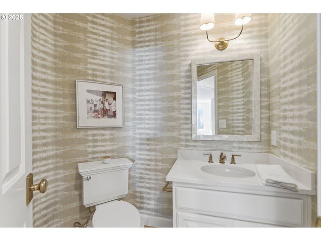 19724 BENNINGTON Ct, West Linn, OR 97068