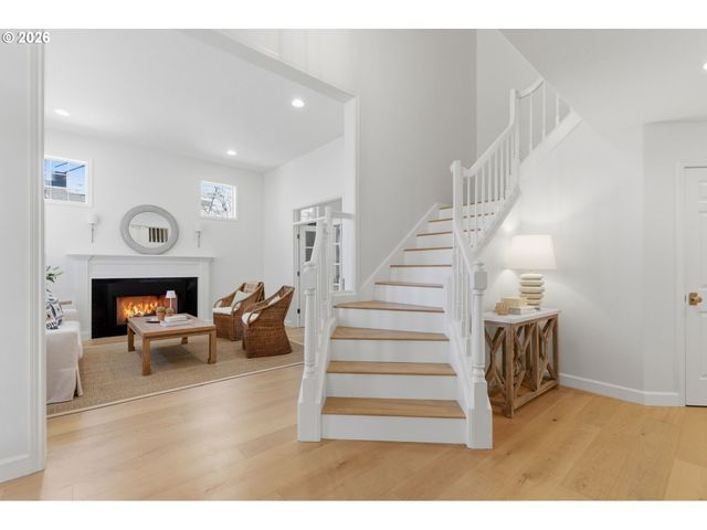 19724 BENNINGTON Ct, West Linn, OR 97068