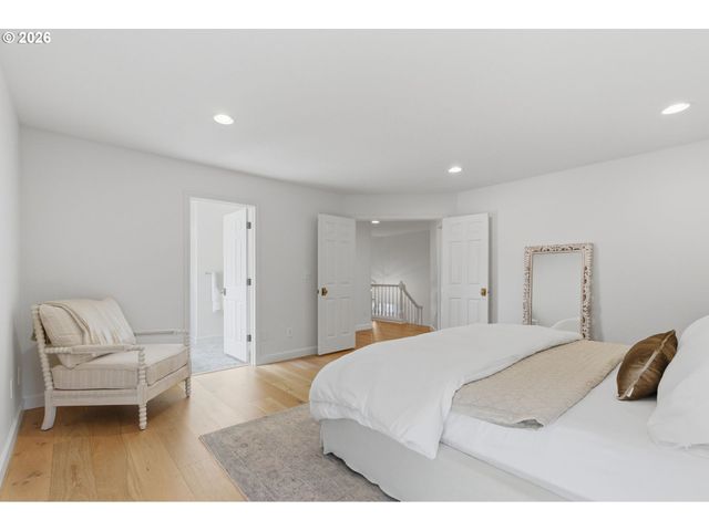 19724 BENNINGTON Ct, West Linn, OR 97068