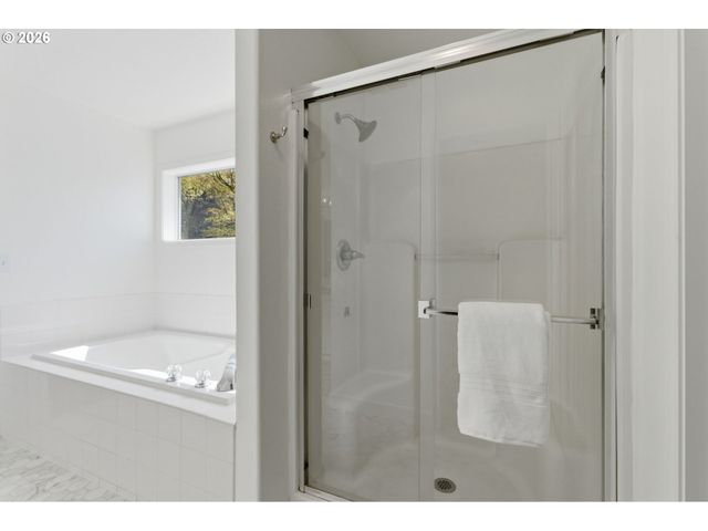 19724 BENNINGTON Ct, West Linn, OR 97068