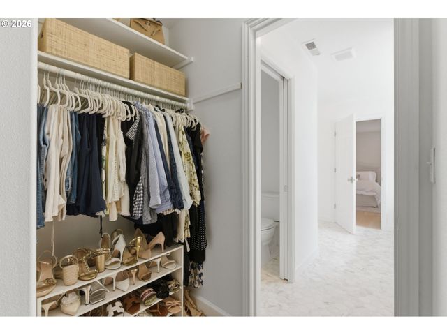 19724 BENNINGTON Ct, West Linn, OR 97068