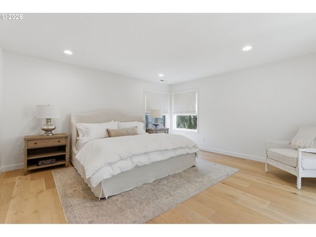 19724 BENNINGTON Ct, West Linn, OR 97068