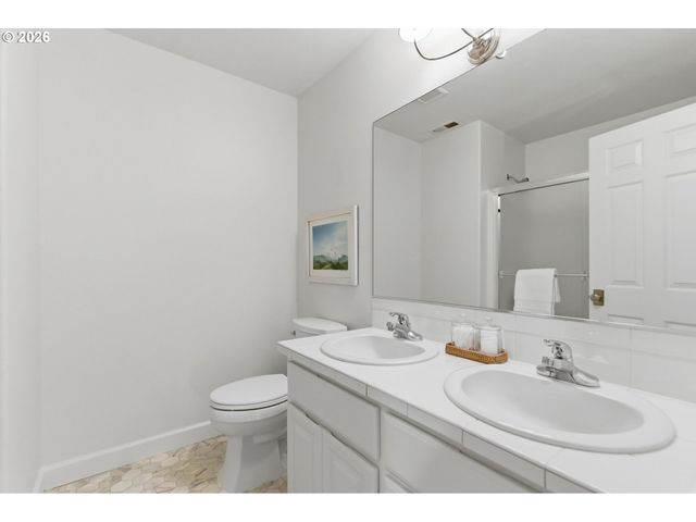 19724 BENNINGTON Ct, West Linn, OR 97068