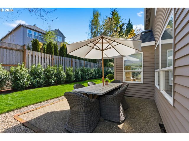 19724 BENNINGTON Ct, West Linn, OR 97068