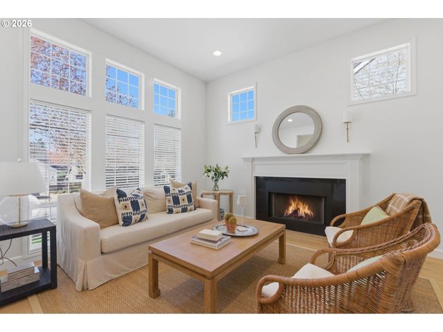 19724 BENNINGTON Ct, West Linn, OR 97068