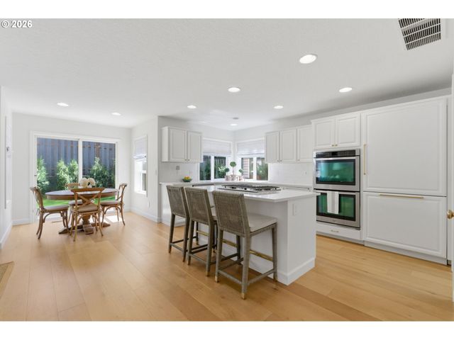 19724 BENNINGTON Ct, West Linn, OR 97068