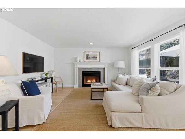 19724 BENNINGTON Ct, West Linn, OR 97068