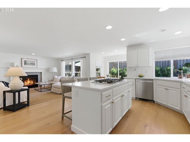 19724 BENNINGTON Ct, West Linn, OR 97068