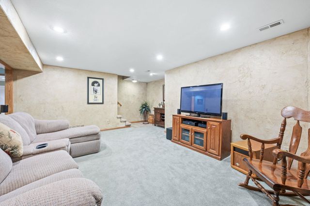 2408 N Stoneybrook St, Wichita, KS 67226