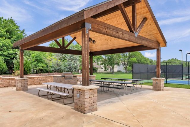 2408 N Stoneybrook St, Wichita, KS 67226