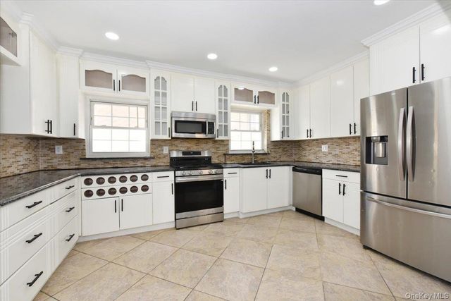 7627 175th Street, Fresh Meadows, NY 11366