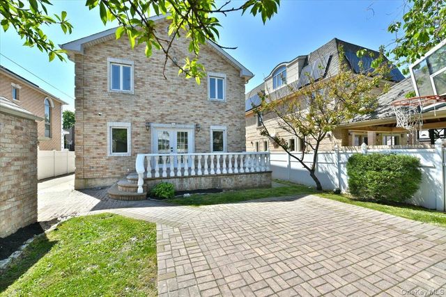7627 175th Street, Fresh Meadows, NY 11366