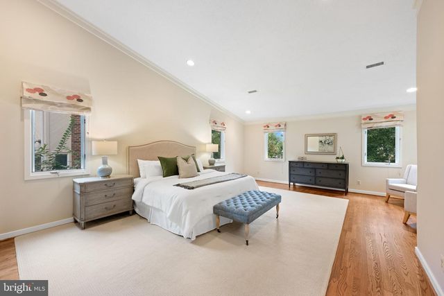 4667 KENMORE DR NW, Washington, DC 20007