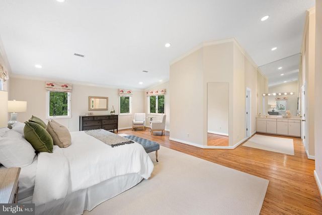 4667 KENMORE DR NW, Washington, DC 20007