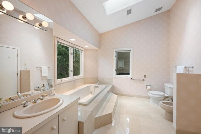 4667 KENMORE DR NW, Washington, DC 20007